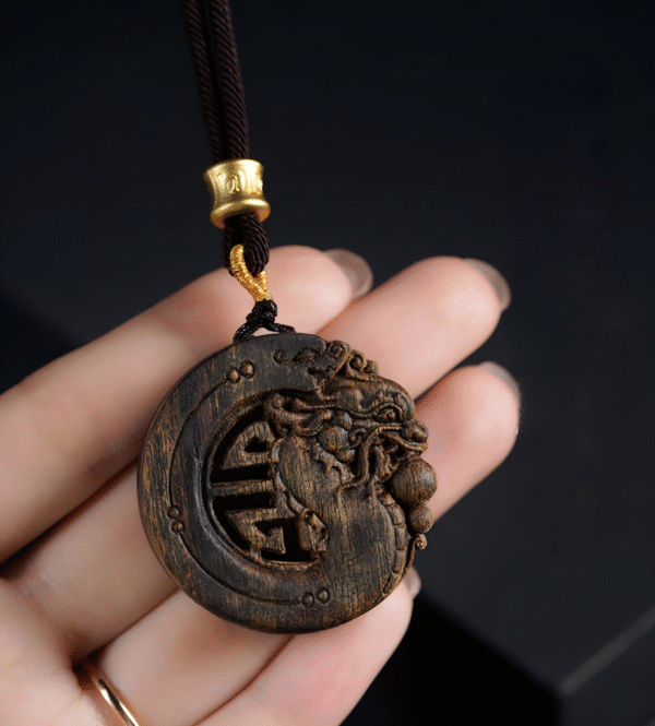Qinan Agarwood Auspicious Dragon Pendant