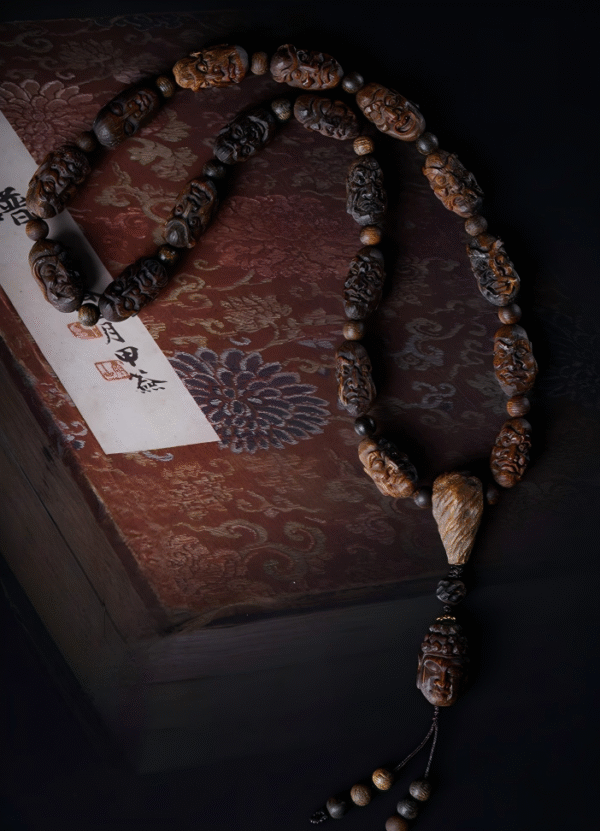Sandalwood bracelet for men, sinking-grade antique beads, eighteen Luohan handheld Buddha bead bracelet.