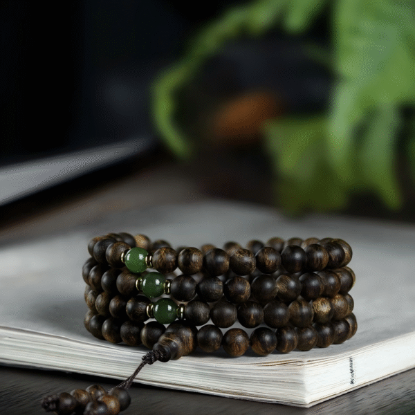 Agarwood bracelet with 108 Buddha beads rosary bracelet.