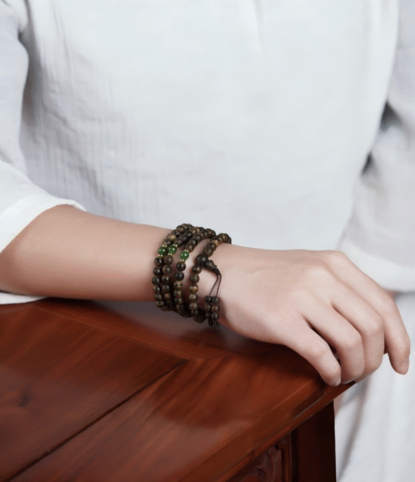 Agarwood bracelet with 108 Buddha beads rosary bracelet.