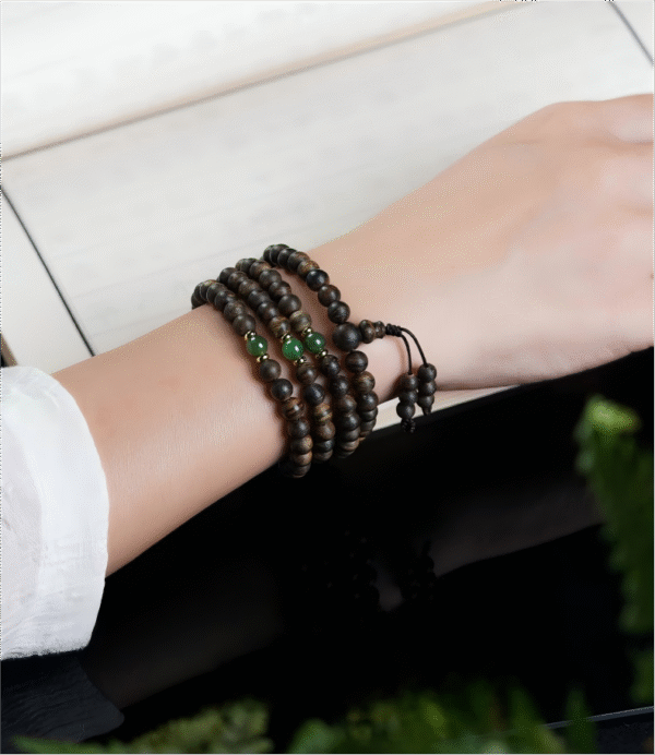 Agarwood bracelet with 108 Buddha beads rosary bracelet.