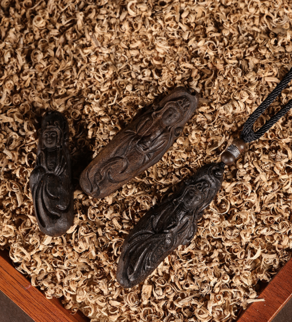 Old material Qian Nan Chen Xiang pendant