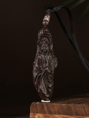 Old material Qian Nan Chen Xiang pendant